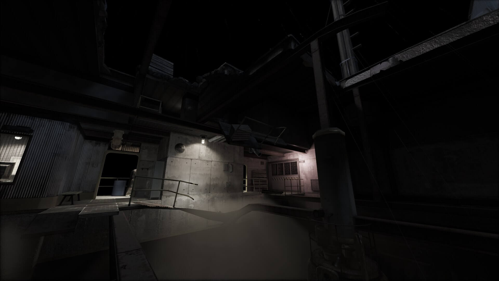 A screenshot of the map HULL, with its dark sinking ship interior and broken metal platforms.